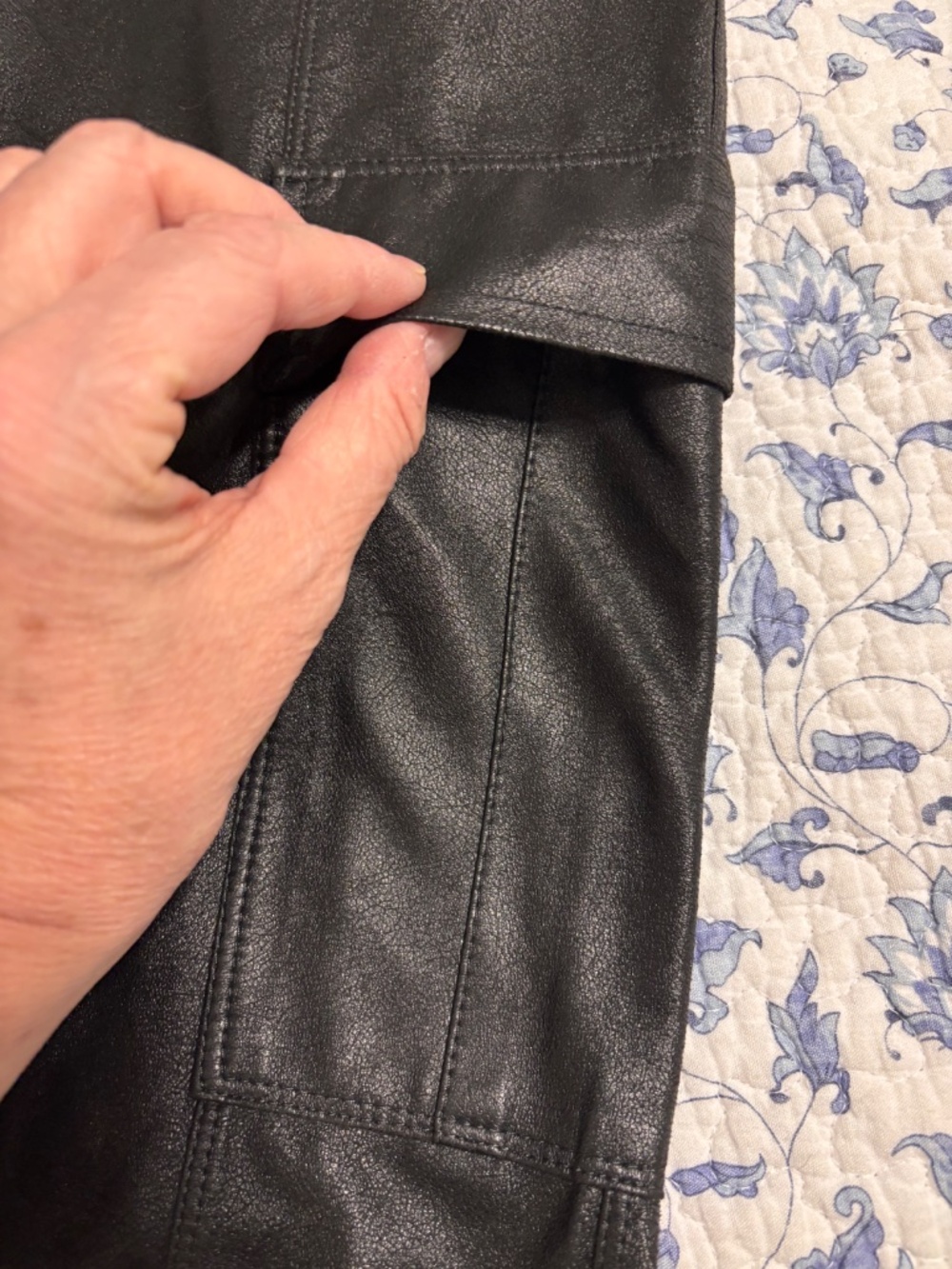 BCBGMAXAZRIA Moto Leggings S Black Faux Leather Cargo Pockets Stretch Pants - Picture 4 of 8